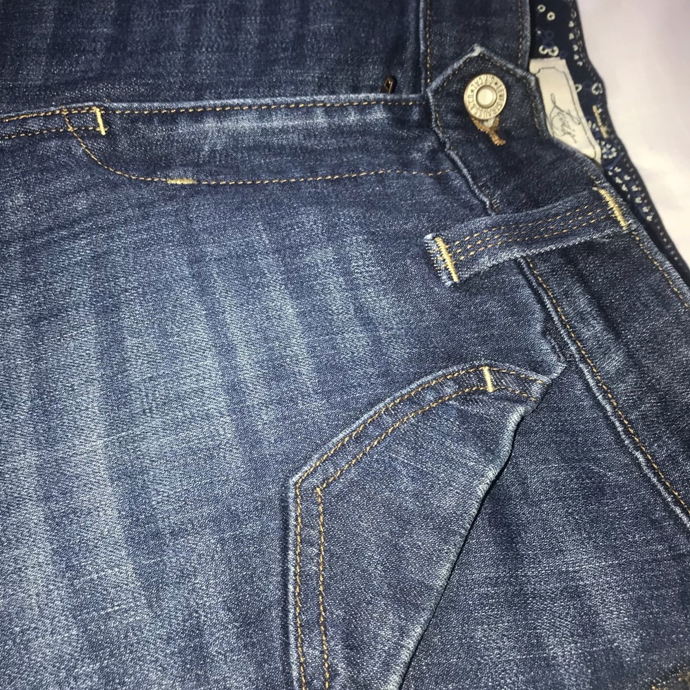 Shorts - Picture 2 of 4